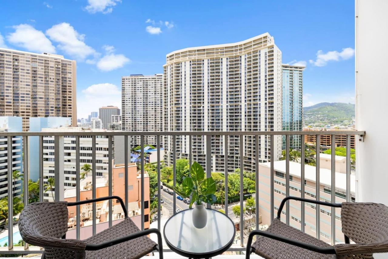 Appartamento Centrally Located Walk To Hilton Lagoon Honolulu Esterno foto